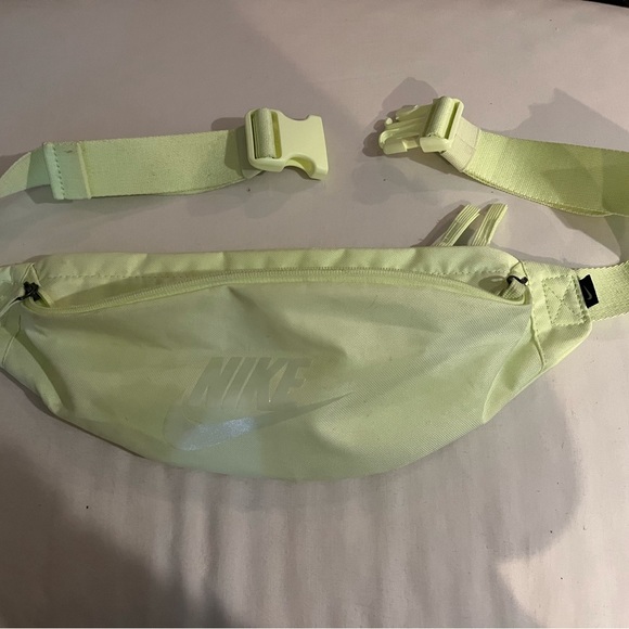 Nike belt bag - Picture 1 of 3